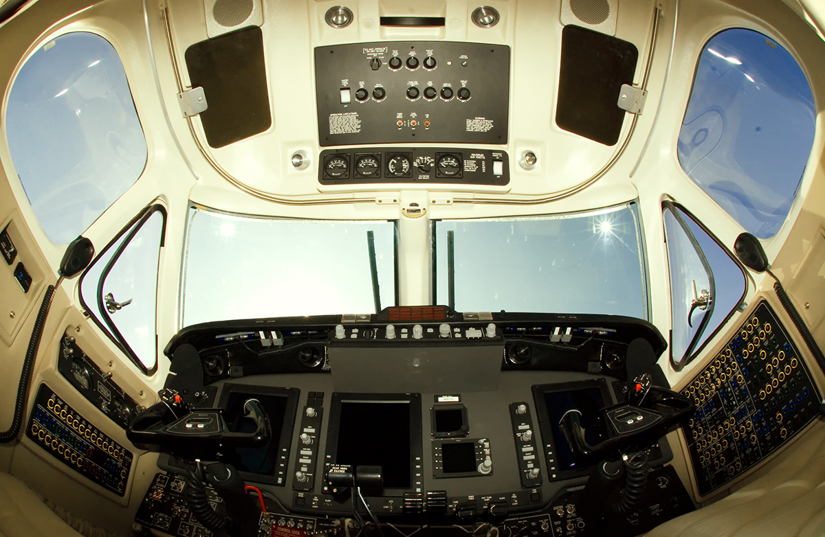 Beechcraft King Air 350. Cockpit (4104672117).jpg. Numbered teaching points are listed below the photograph.